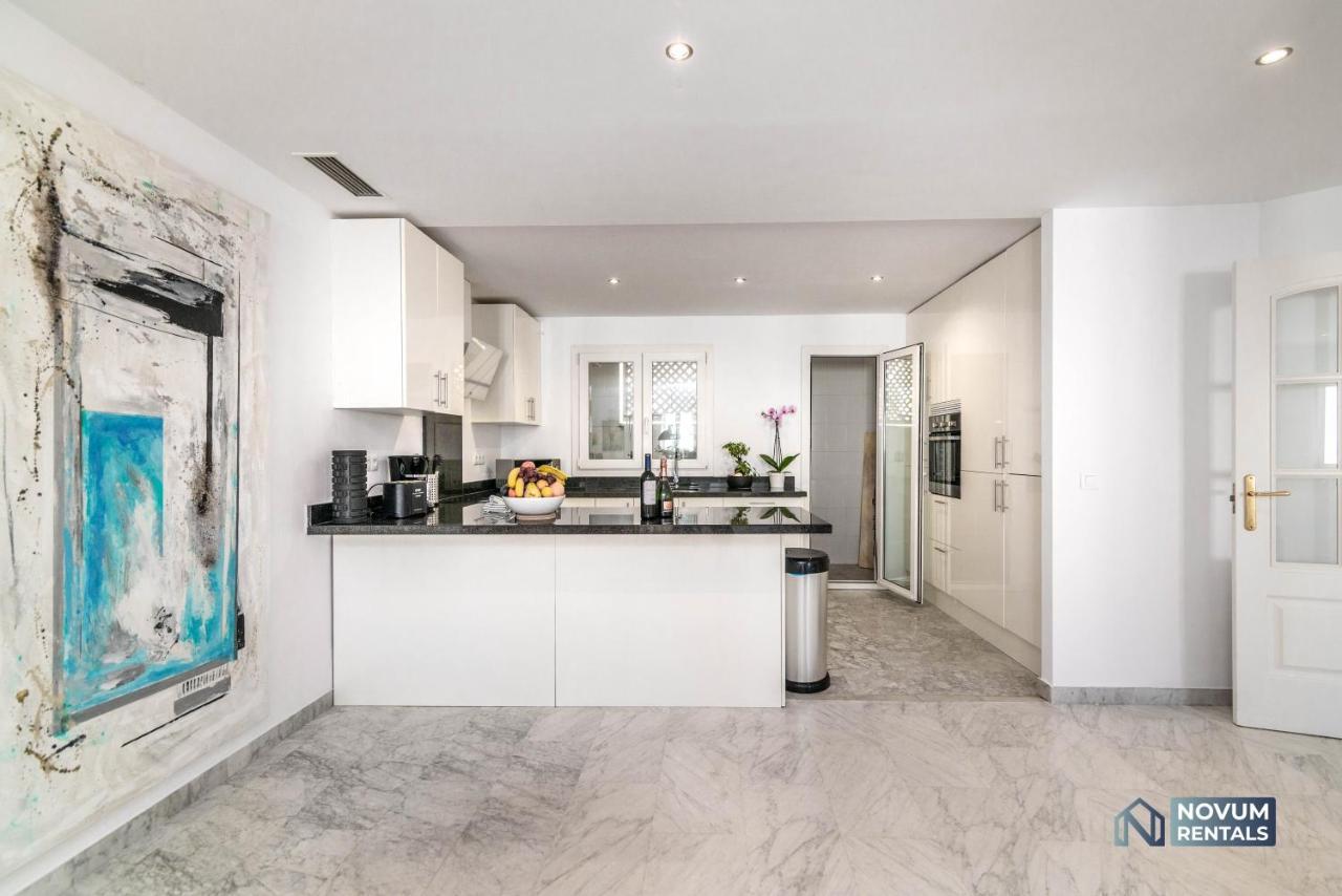 Puerto Banus Finest 2-Bdrm Apt - 50 Metres To Beach 马尔韦利亚 外观 照片