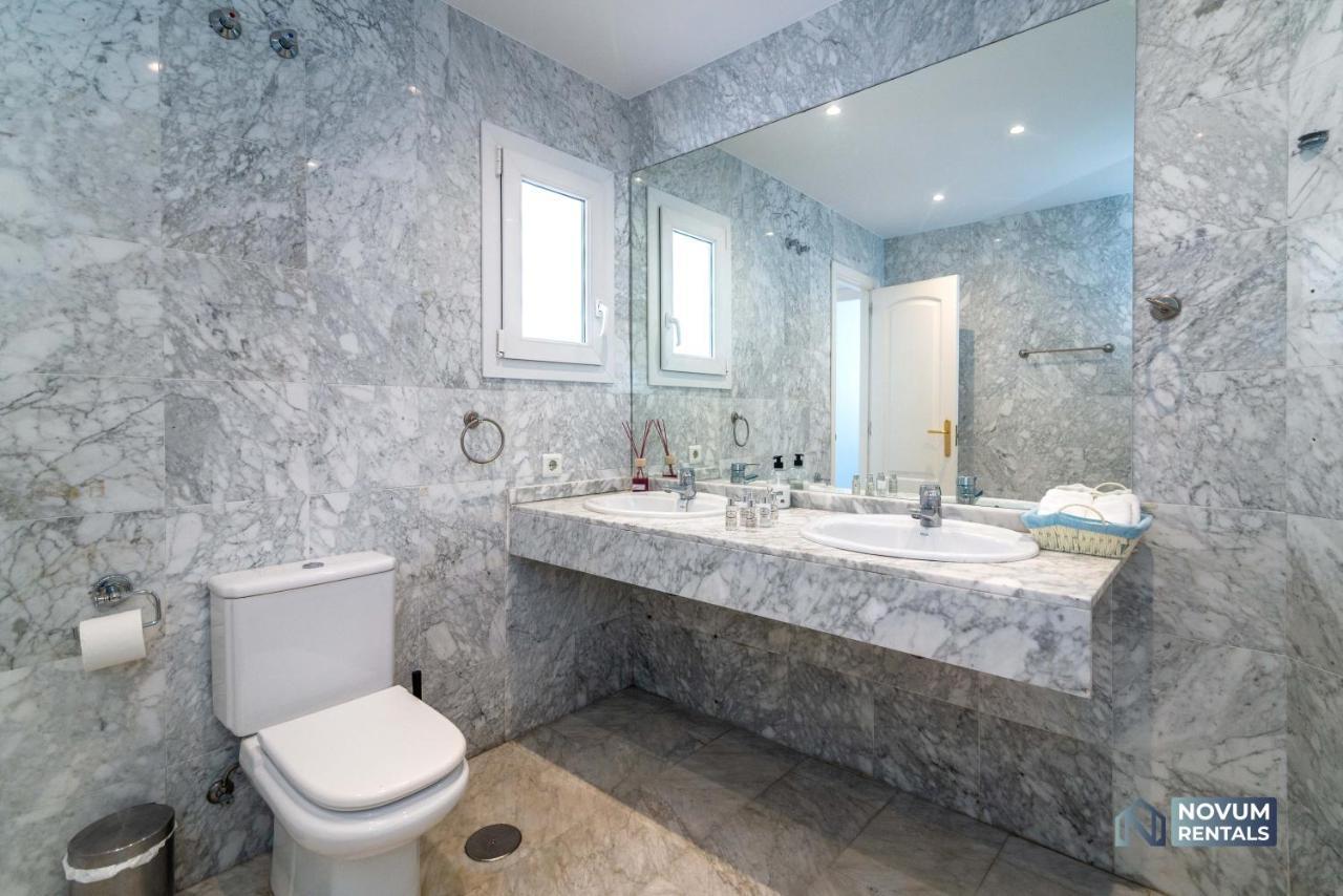 Puerto Banus Finest 2-Bdrm Apt - 50 Metres To Beach 马尔韦利亚 外观 照片