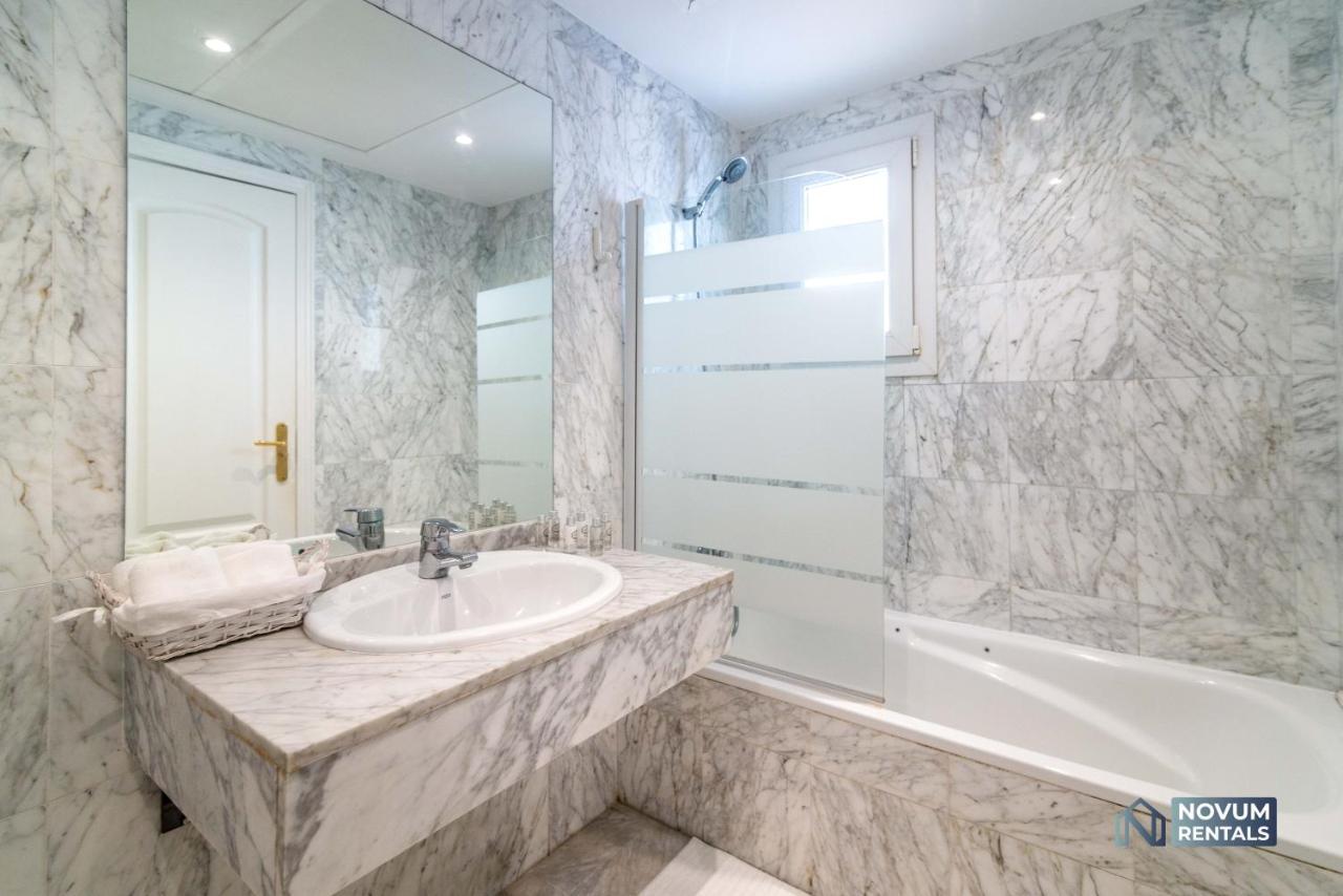 Puerto Banus Finest 2-Bdrm Apt - 50 Metres To Beach 马尔韦利亚 外观 照片