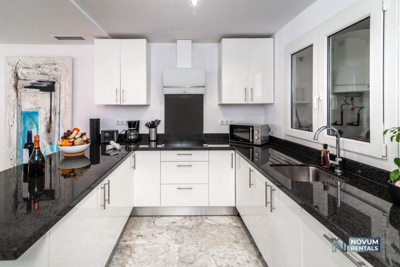 Puerto Banus Finest 2-Bdrm Apt - 50 Metres To Beach 马尔韦利亚 外观 照片
